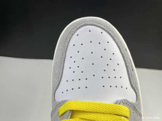 1st Kicks High CW6576-100 Air Smoke Light Jordan 1 Switch 0802